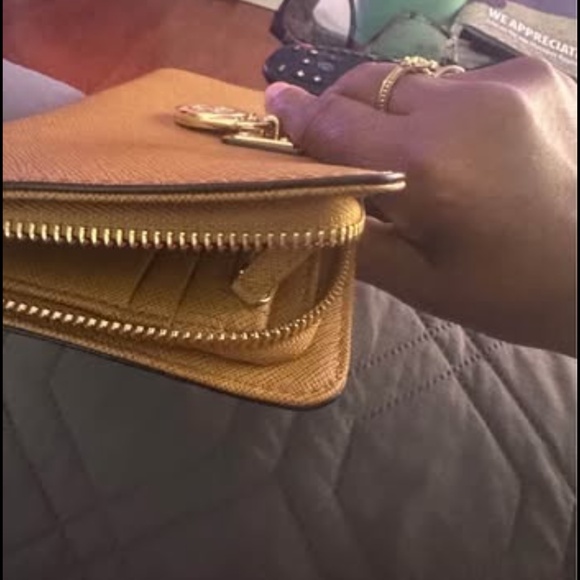 The Michael Kors Tan Leather Hamilton Edition Gold Lock Full Size Zip Around Wal - Picture 7 of 10